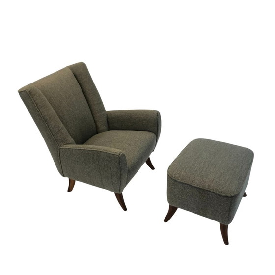 Image 1 of Fauteuil vintage avec ottoman en bois et tapissé de tissu bouclé par Osvaldo Borsani, Italie années 1950