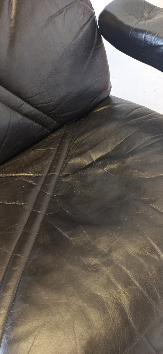 Image 1 of Fauteuil en cuir design scandinave 70S.