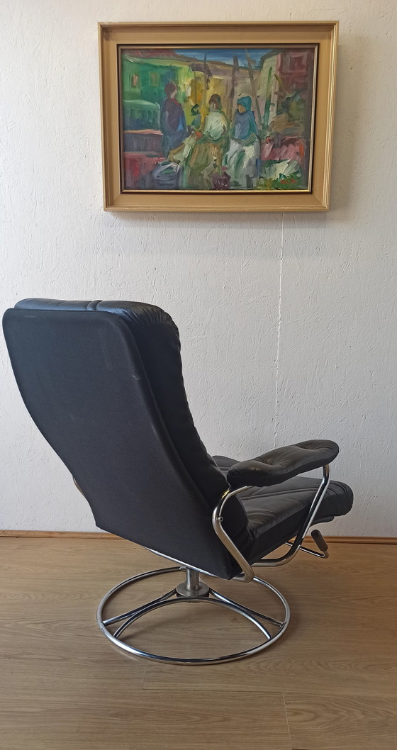 Image 1 of Fauteuil en cuir design scandinave 70S.