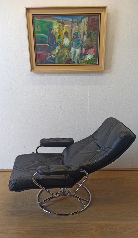 Image 1 of Fauteuil en cuir design scandinave 70S.