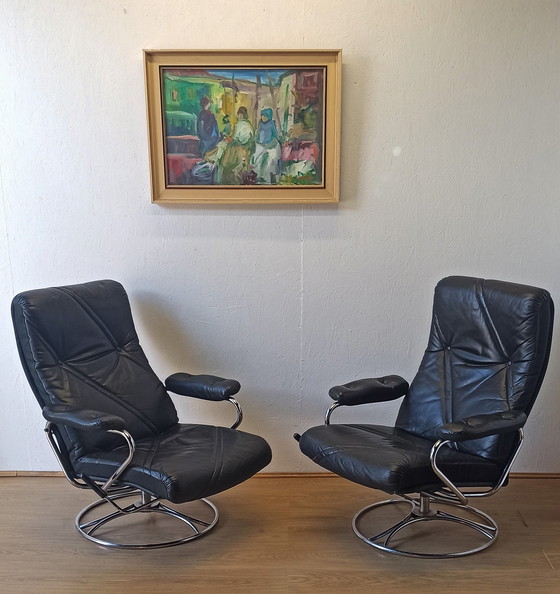 Image 1 of Fauteuil en cuir design scandinave 70S.
