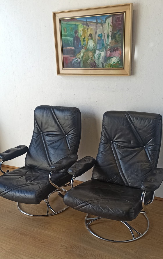 Image 1 of Fauteuil en cuir design scandinave 70S.