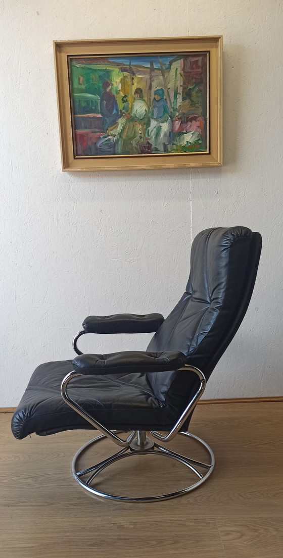 Image 1 of Fauteuil en cuir design scandinave 70S.