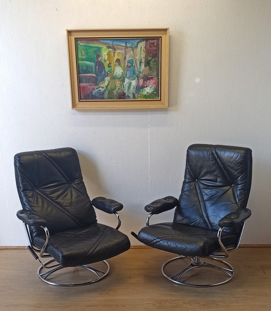 Image 1 of Fauteuil en cuir design scandinave 70S.