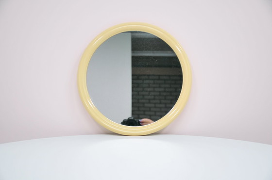 Image 1 of Miroir rond en plastique beige