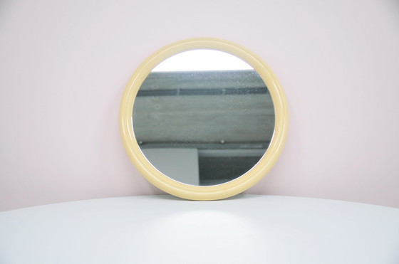 Image 1 of Miroir rond en plastique beige