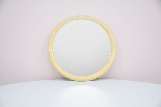 Image 1 of Miroir rond en plastique beige