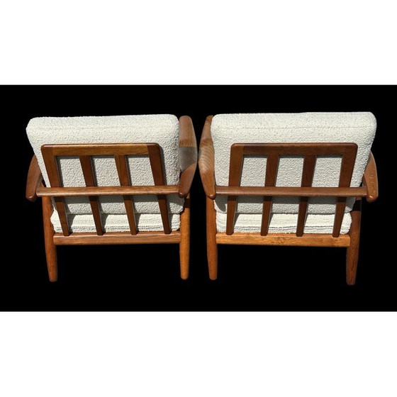 Image 1 of Paire de fauteuils Ge240 'Cigar' en bois de chêne et tissu bouclé blanc par Hans J Wegner pour Getama, années 1950