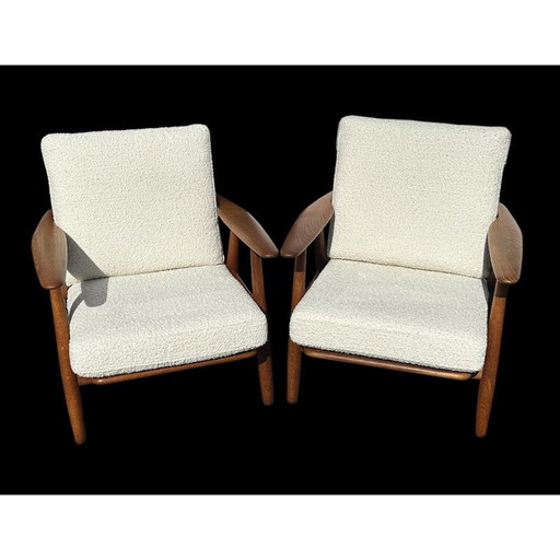 Paire de fauteuils Ge240 'Cigar' en bois de chêne et tissu bouclé blanc par Hans J Wegner pour Getama, années 1950