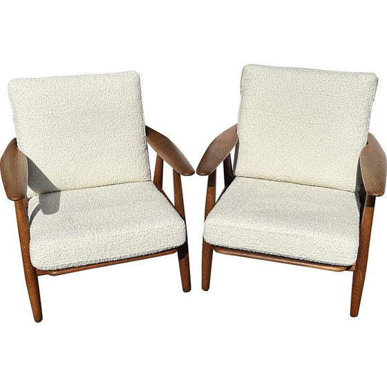 Image 1 of Paire de fauteuils Ge240 'Cigar' en bois de chêne et tissu bouclé blanc par Hans J Wegner pour Getama, années 1950