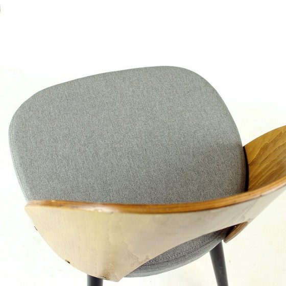 Image 1 of Ensemble de 4 chaises vintage en chêne et tissu par Antonin Šuman pour Tatra, 1960