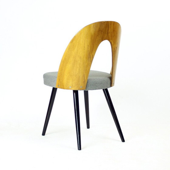 Image 1 of Ensemble de 4 chaises vintage en chêne et tissu par Antonin Šuman pour Tatra, 1960