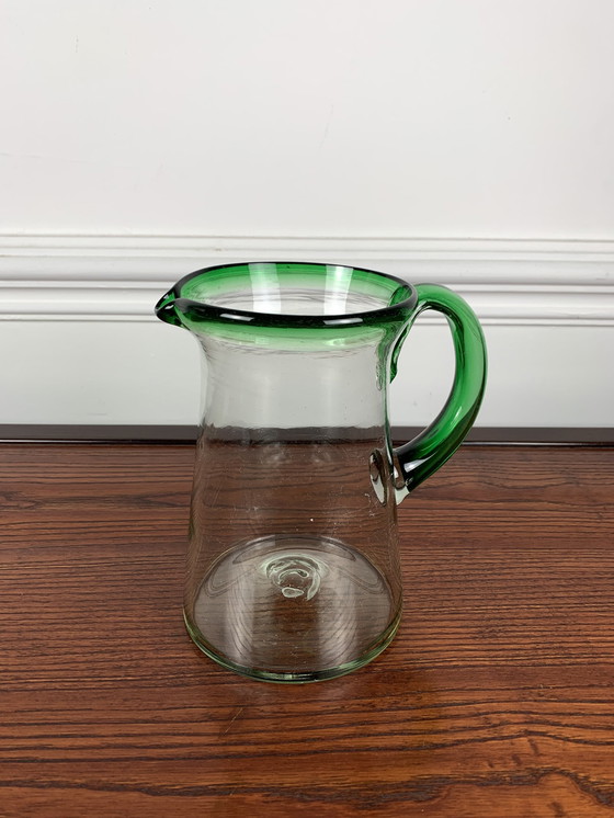 Image 1 of  Cruche vintage en verre soufflé, bordures vertes