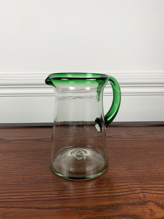 Image 1 of  Cruche vintage en verre soufflé, bordures vertes