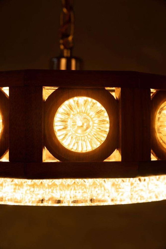 Image 1 of Lampe suspendue vintage en verre et bois, suspension bohème des années 60 Suède