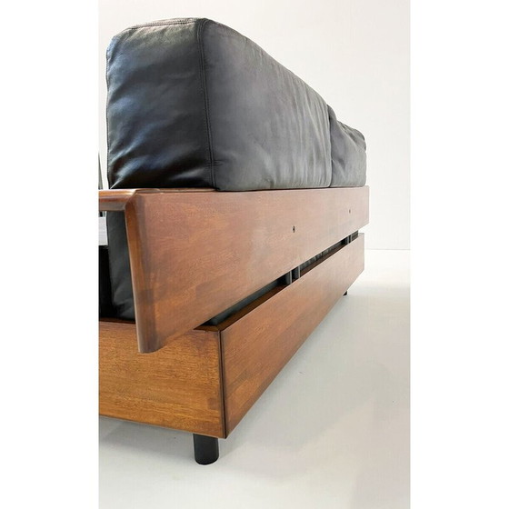 Image 1 of Canapé italien du milieu du siècle en cuir noir et bois, années 1960.