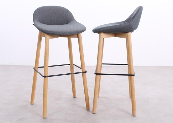 Image 1 of 4X Artifort Beso Tabouret de bar gris/bois