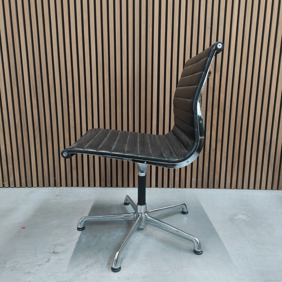 Image 1 of Vitra Ea105