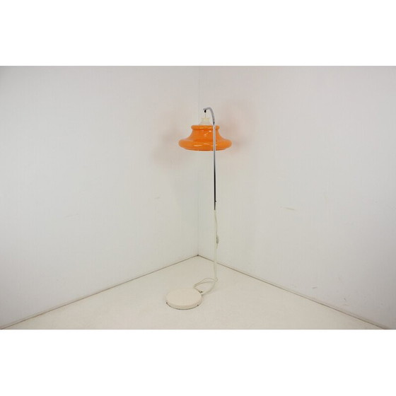 Image 1 of Lampadaire en métal et plastique du milieu du siècle, Tchécoslovaquie 1970