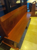 Banc en bois dur (église)