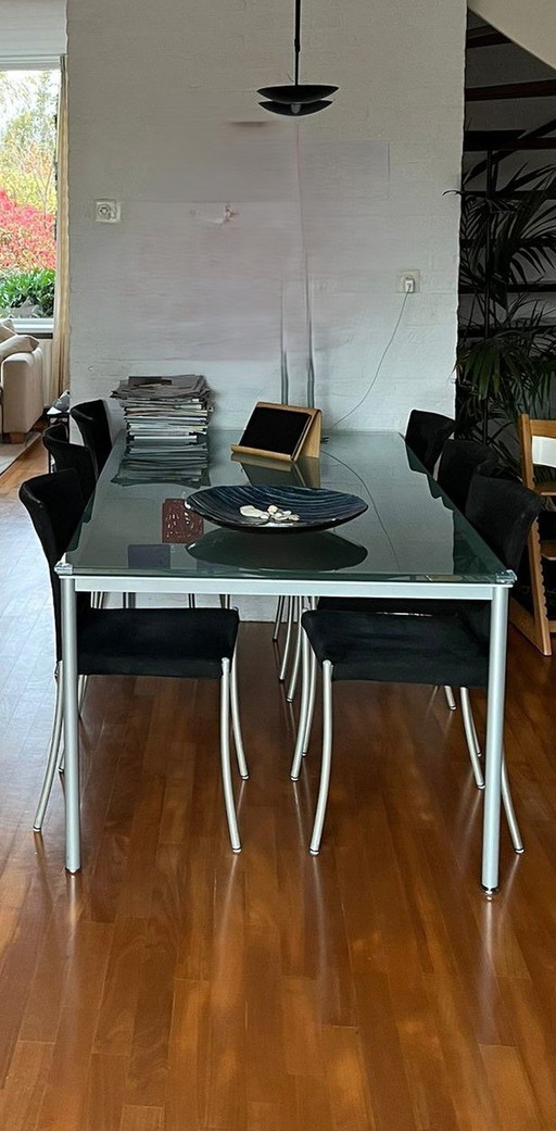 Table de salle à manger moderne avec plateau en verre trempé satiné