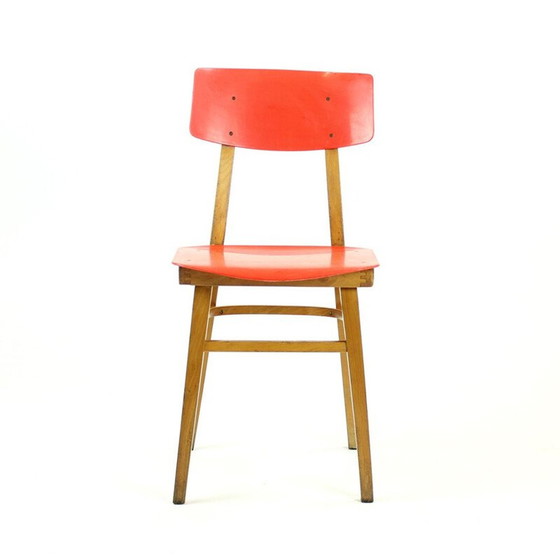 Image 1 of Chaise vintage rouge en plastique et bois de hêtre
