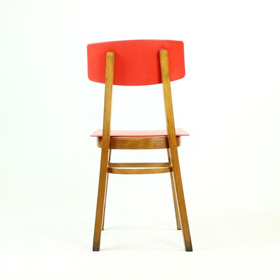 Image 1 of Chaise vintage rouge en plastique et bois de hêtre