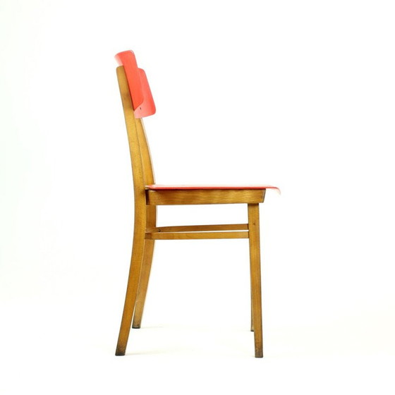 Image 1 of Chaise vintage rouge en plastique et bois de hêtre