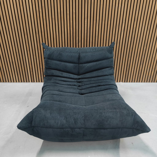 Ligne Roset Togo 1 siège velours côtelé bleu foncé