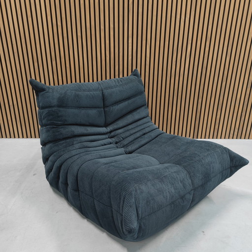 Ligne Roset Togo 1 siège velours côtelé bleu foncé