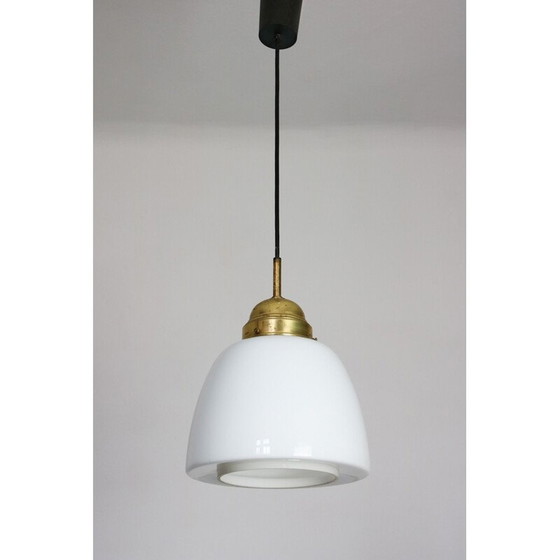 Image 1 of Lampe suspendue en verre opalin et laiton du Mid Century