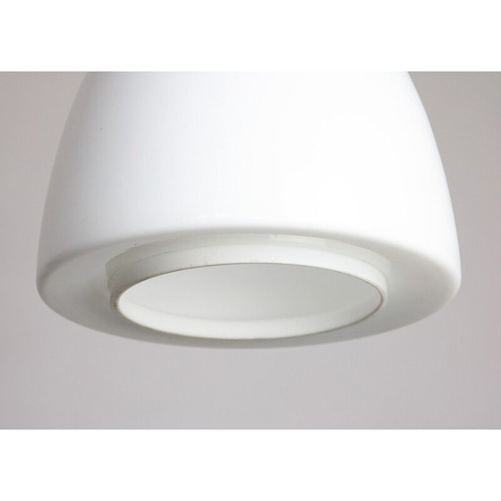 Image 1 of Lampe suspendue en verre opalin et laiton du Mid Century