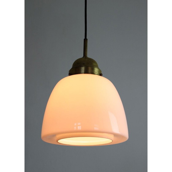 Image 1 of Lampe suspendue en verre opalin et laiton du Mid Century