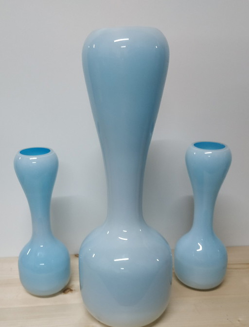Ensemble unique de vases vintage en opaline
