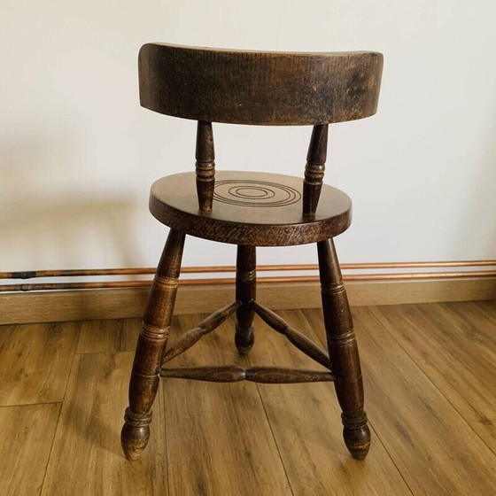 Image 1 of Tabouret tripode vintage en chêne avec dossier
