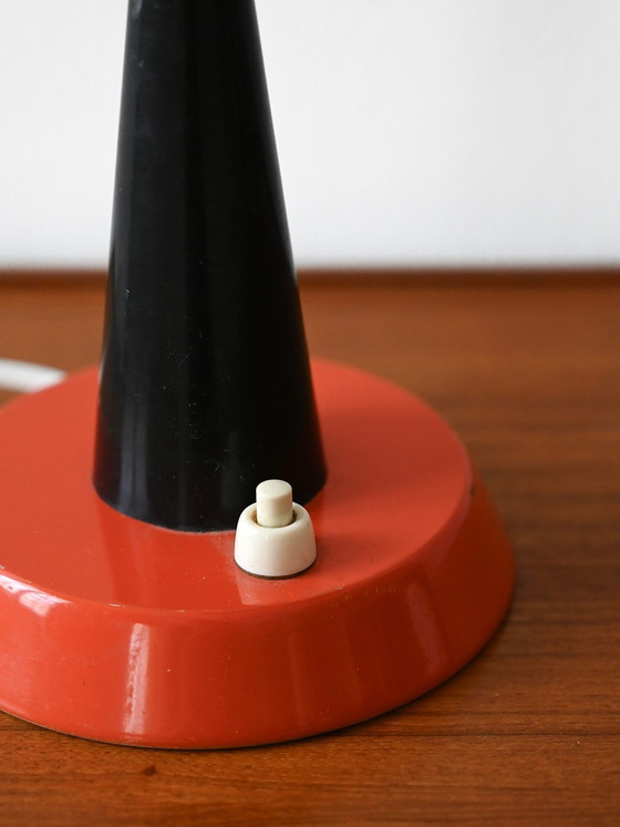 Image 1 of Lampe de table orange vintage 1960S | Lampe de bureau rétro en métal avec bras en laiton ajustable | Design Mid-Century Modern