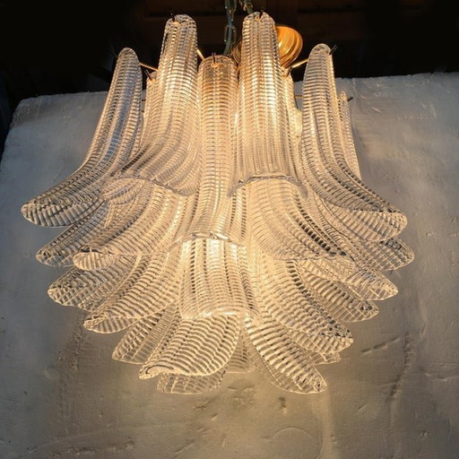 Lustre contemporain en verre de Murano "Sella" avec cadre en métal doré 24K