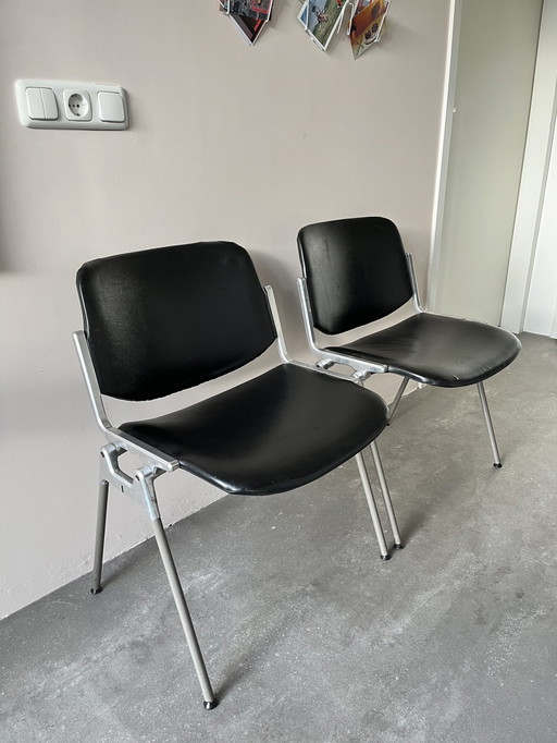 2x chaises Piretti/Castelli en skaï noir