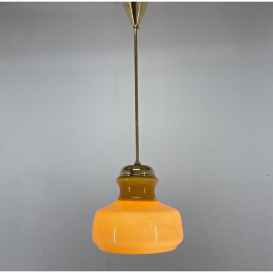 Image 1 of Lampe suspendue vintage en laiton et verre, Tchécoslovaquie 1970