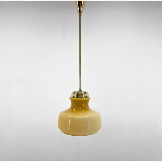 Image 1 of Lampe suspendue vintage en laiton et verre, Tchécoslovaquie 1970
