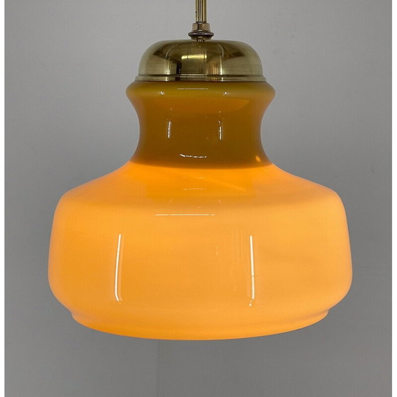 Image 1 of Lampe suspendue vintage en laiton et verre, Tchécoslovaquie 1970