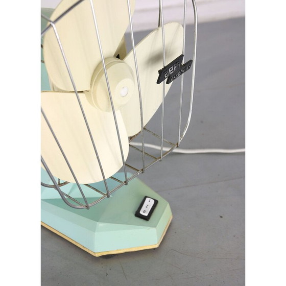 Image 1 of Paire d'éventails vintage colorés, Italie