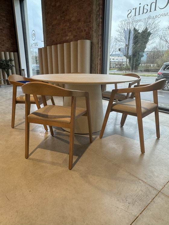 Image 1 of Table de salle à manger ronde avec plateau en céramique beige