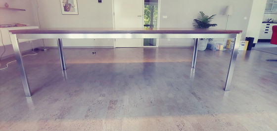 Image 1 of Table de salle à manger design avec structure en acier inoxydable et plateau en bois