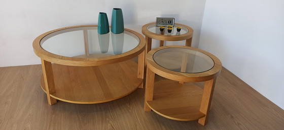 Image 1 of Tables rondes avec plateaux en verre, lot de 3.