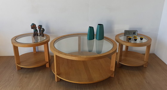 Image 1 of Tables rondes avec plateaux en verre, lot de 3.