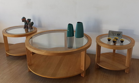 Image 1 of Tables rondes avec plateaux en verre, lot de 3.