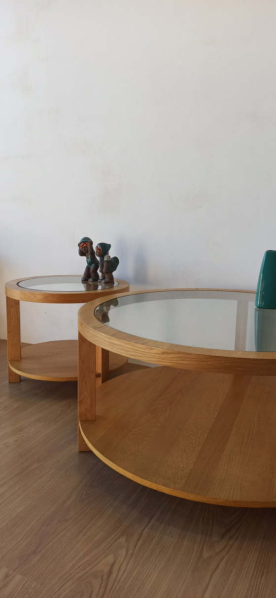 Image 1 of Tables rondes avec plateaux en verre, lot de 3.