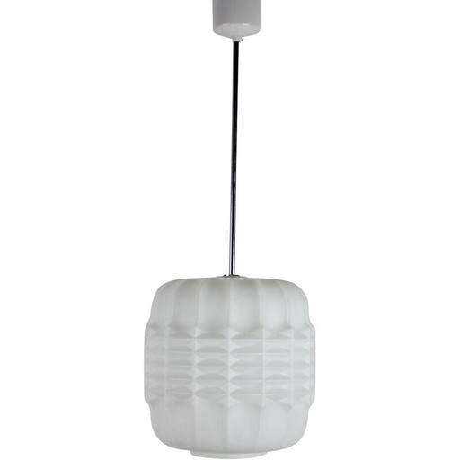 Lampe suspendue vintage en verre de lait et acier chromé, Tchécoslovaquie 1970