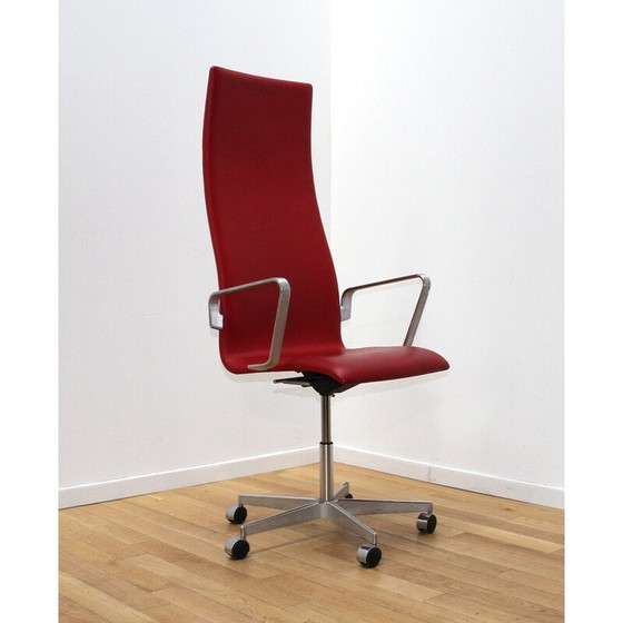 Image 1 of Ensemble de 8 chaises de bureau vintage en aluminium chromé et cuir par Arne Jacobsen pour Fritz Hansen